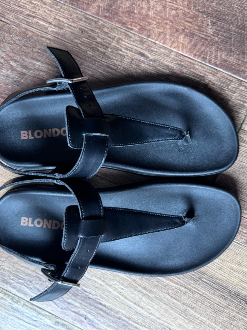 Blondo Black Leather Toe-Post Buckle Sandals